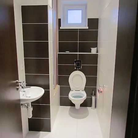 Gasthuis V Sukromi Samuel *