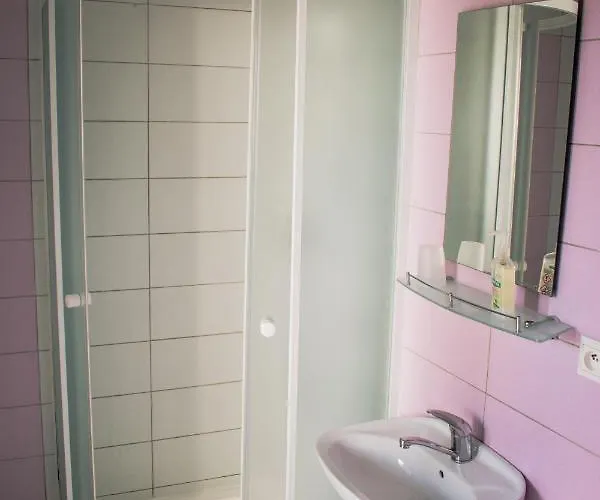 V Sukromi Samuel مييافا